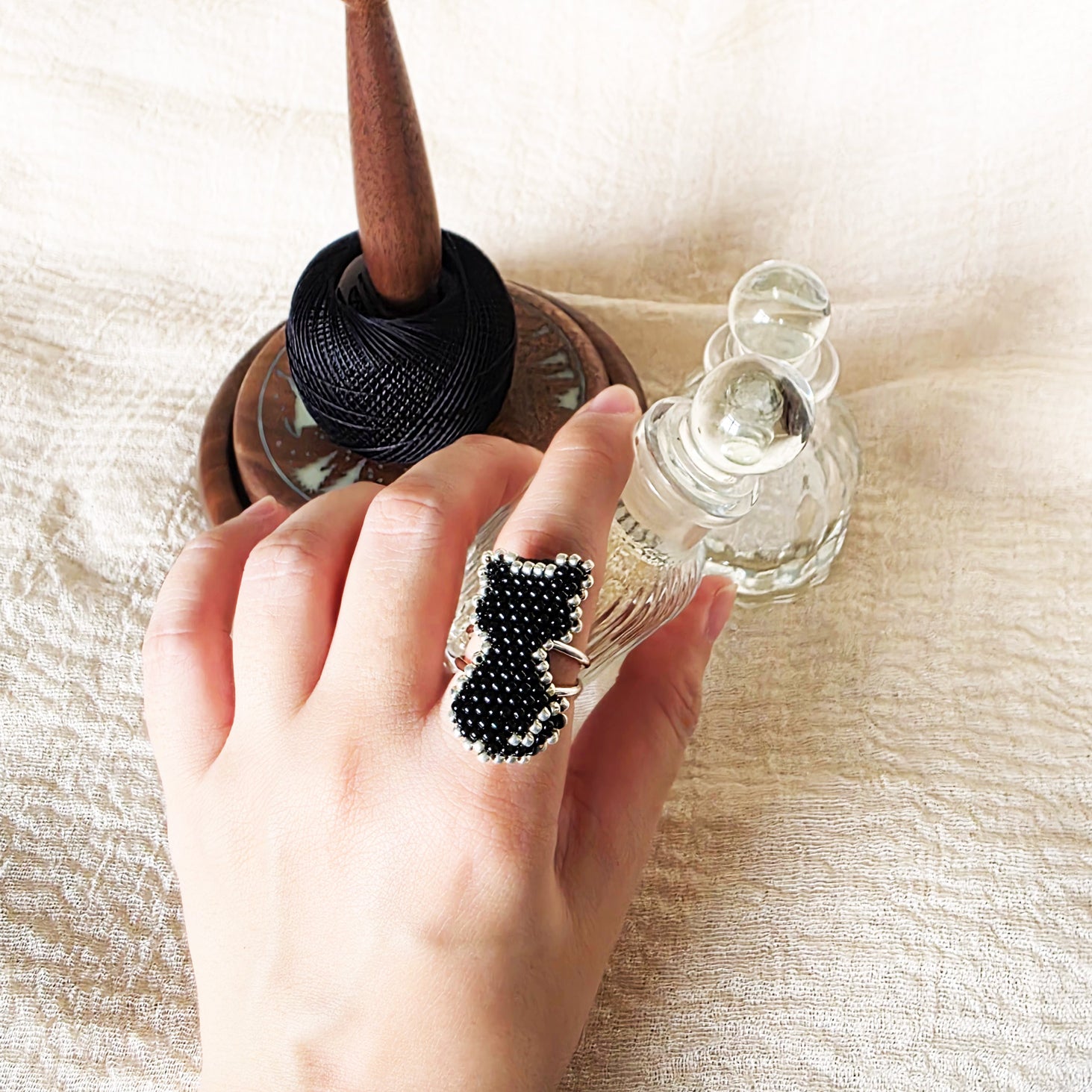 Midnight Cat Ring Hand 2