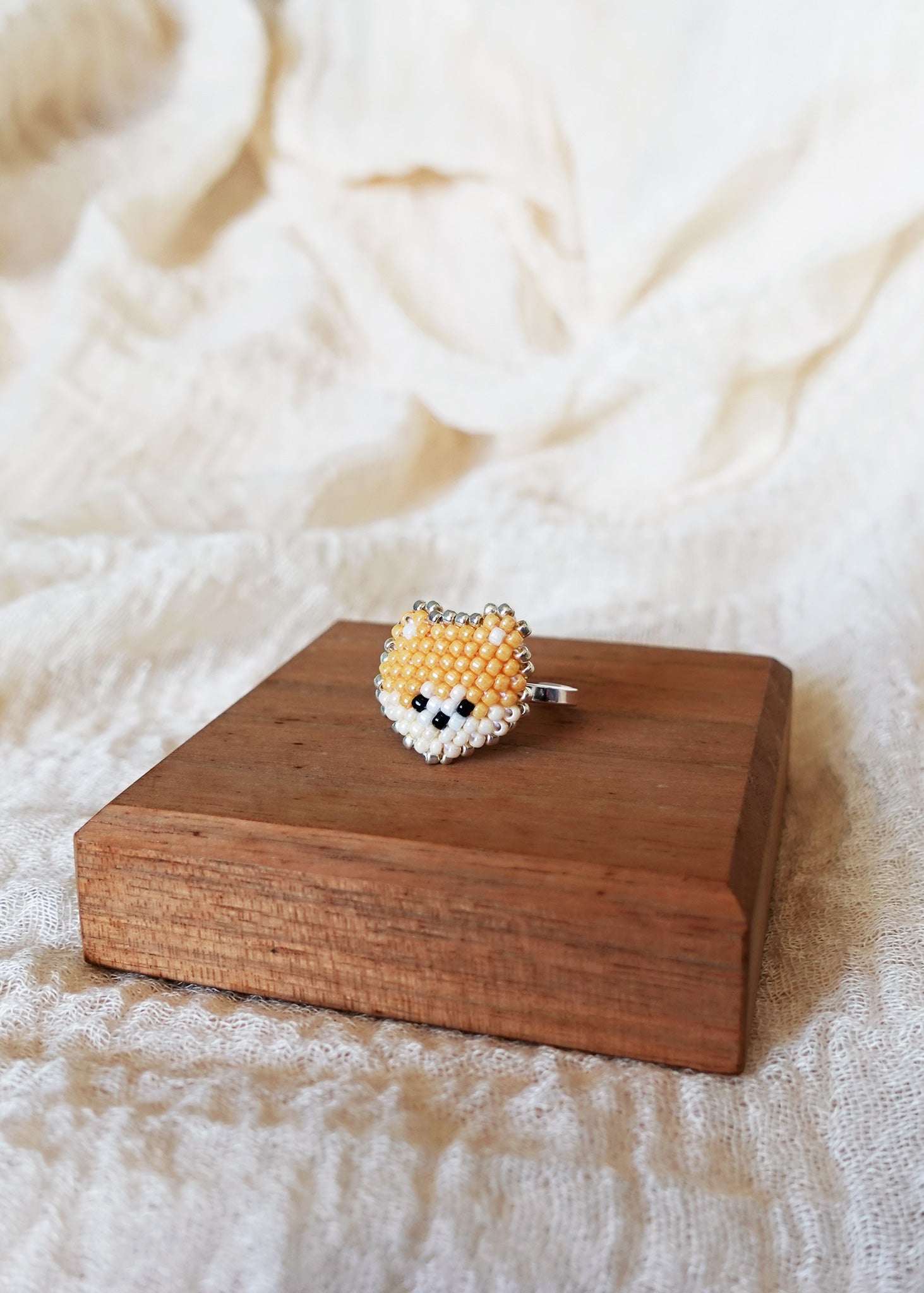 Pomeranian Ring Display Right 1