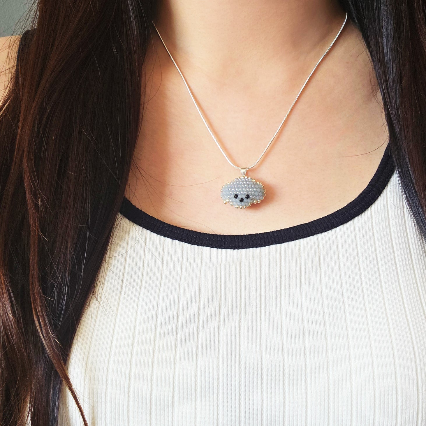 Poodle Necklace in Grey Model