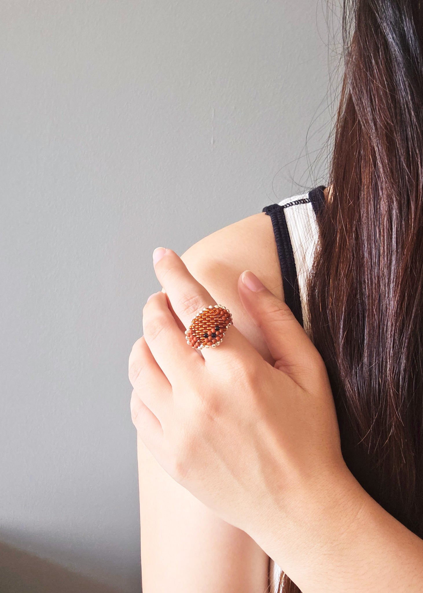 Poodle Ring in Brown Model