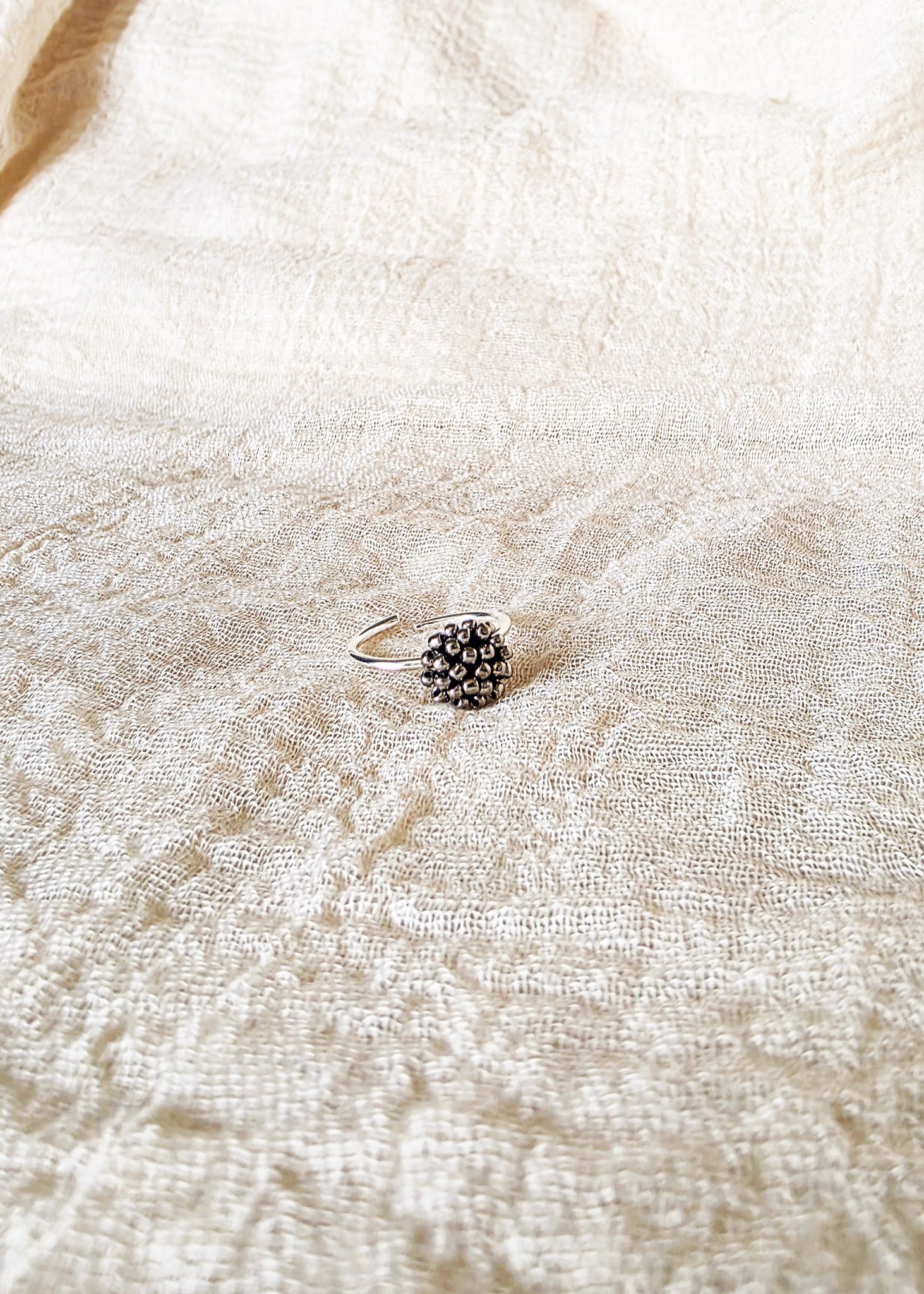 Prelude Slim Ring in Midnight Silver Left