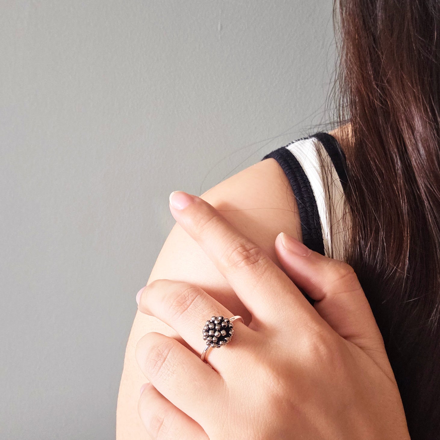 Prelude Slim Ring in Midnight Silver Model