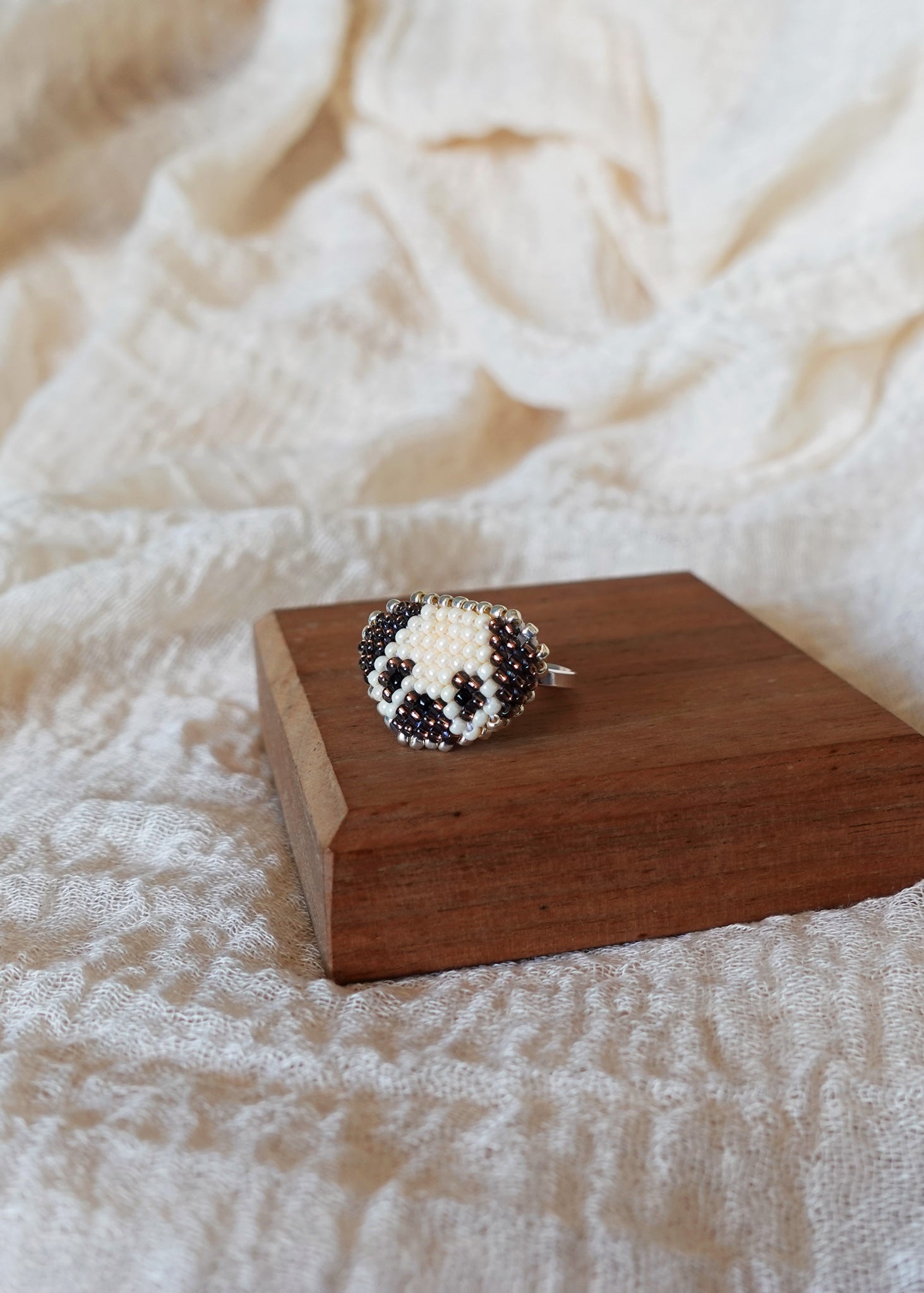Pug Ring Display Right