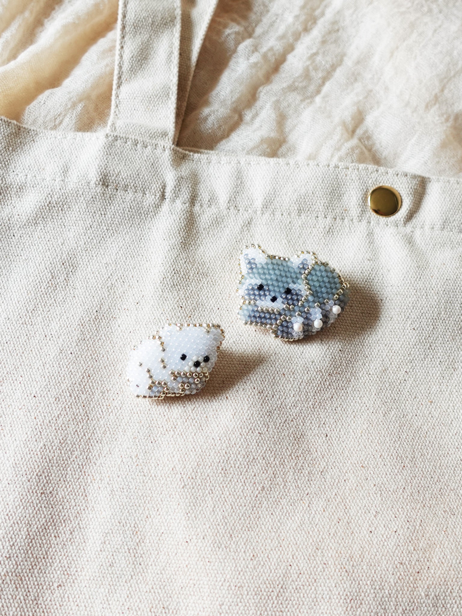 Raccoon Small White Bear Loaf Brooch Pin Bag Front