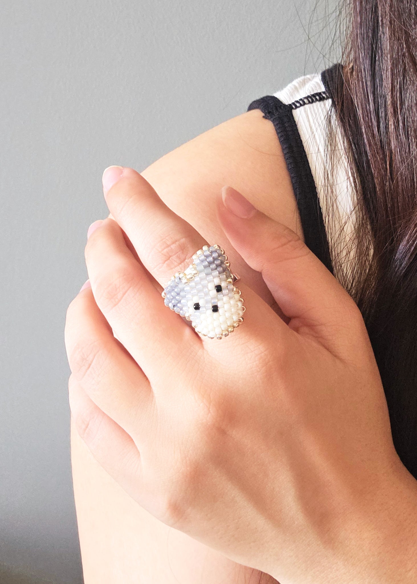 Schnauzer Ring Model Close