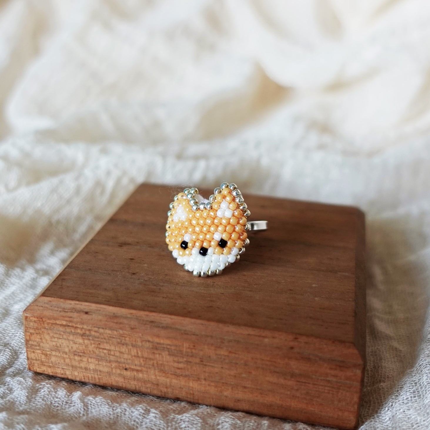 Shiba Inu Ring Display Right
