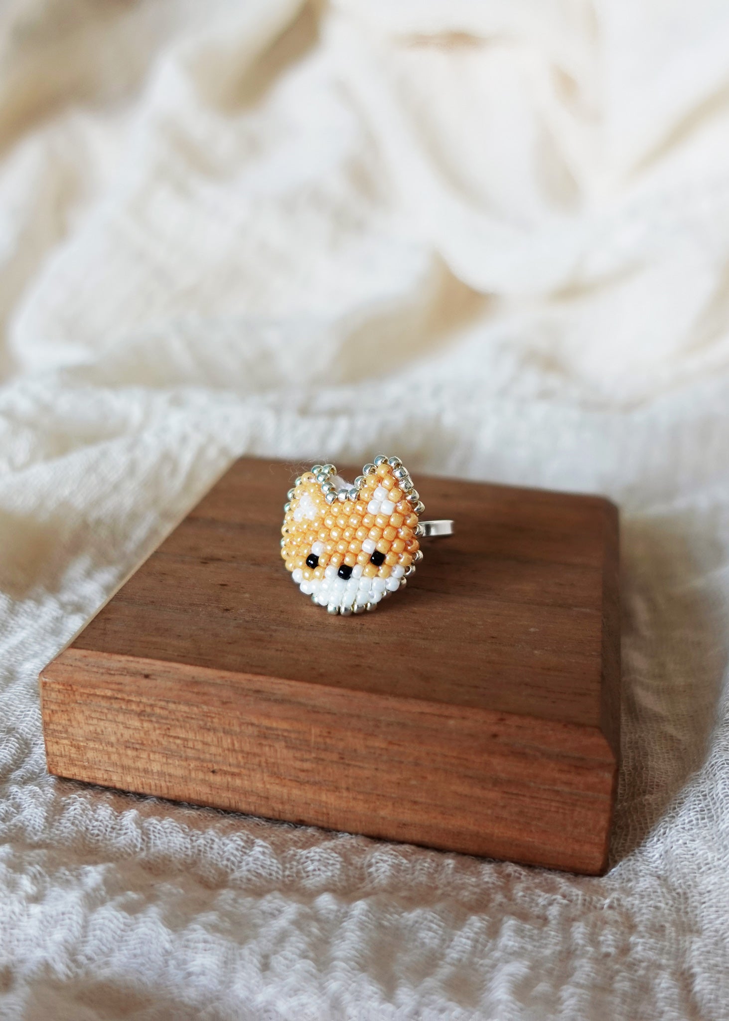 Shiba Inu Ring Display Right