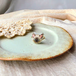 Siamese cat ring front