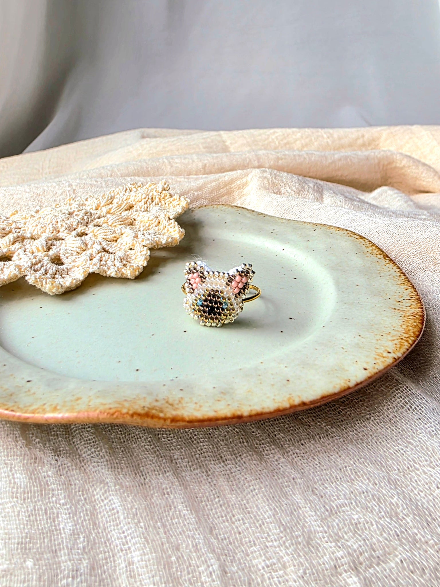 Siamese cat ring front