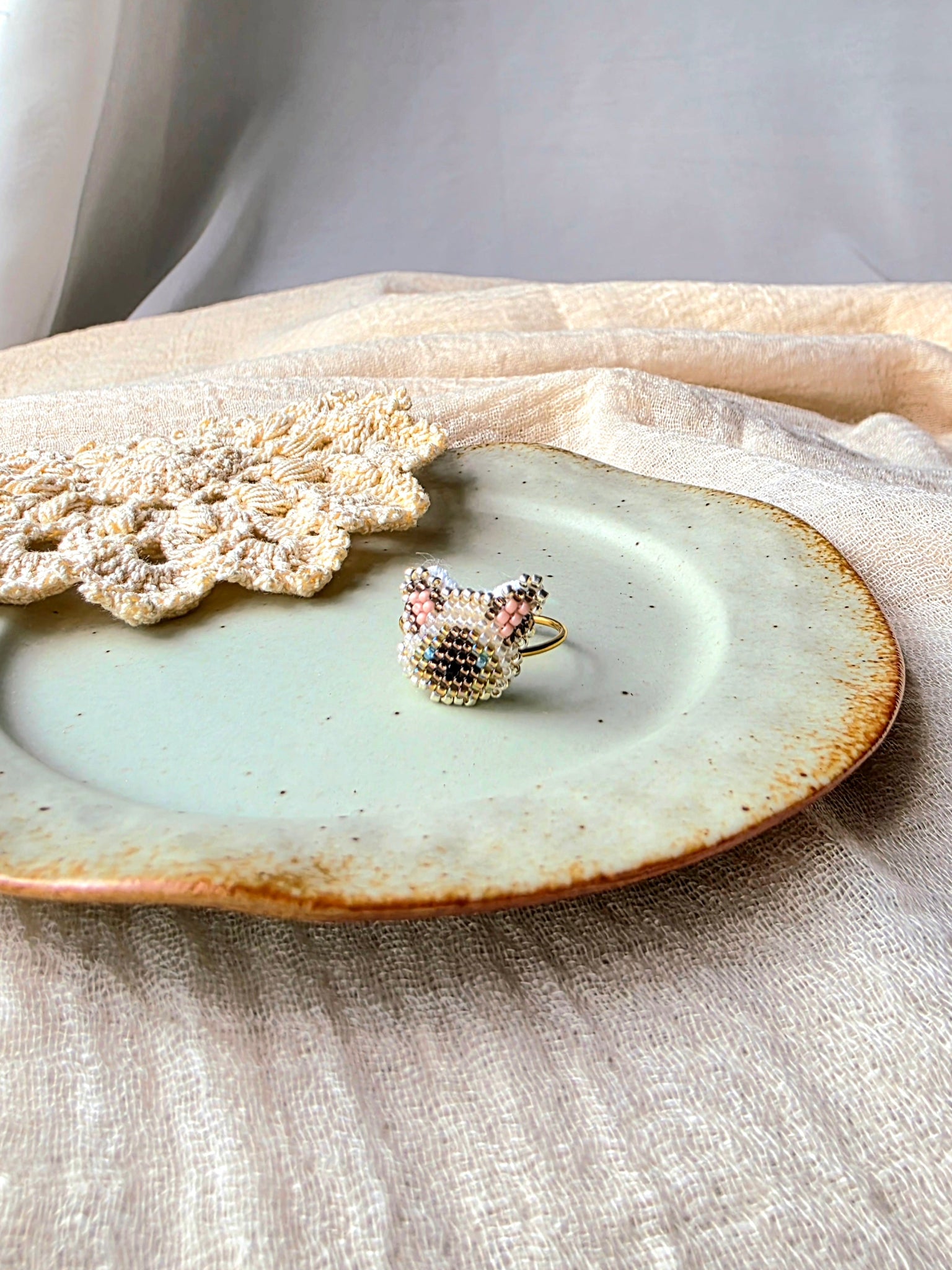 Siamese cat ring right