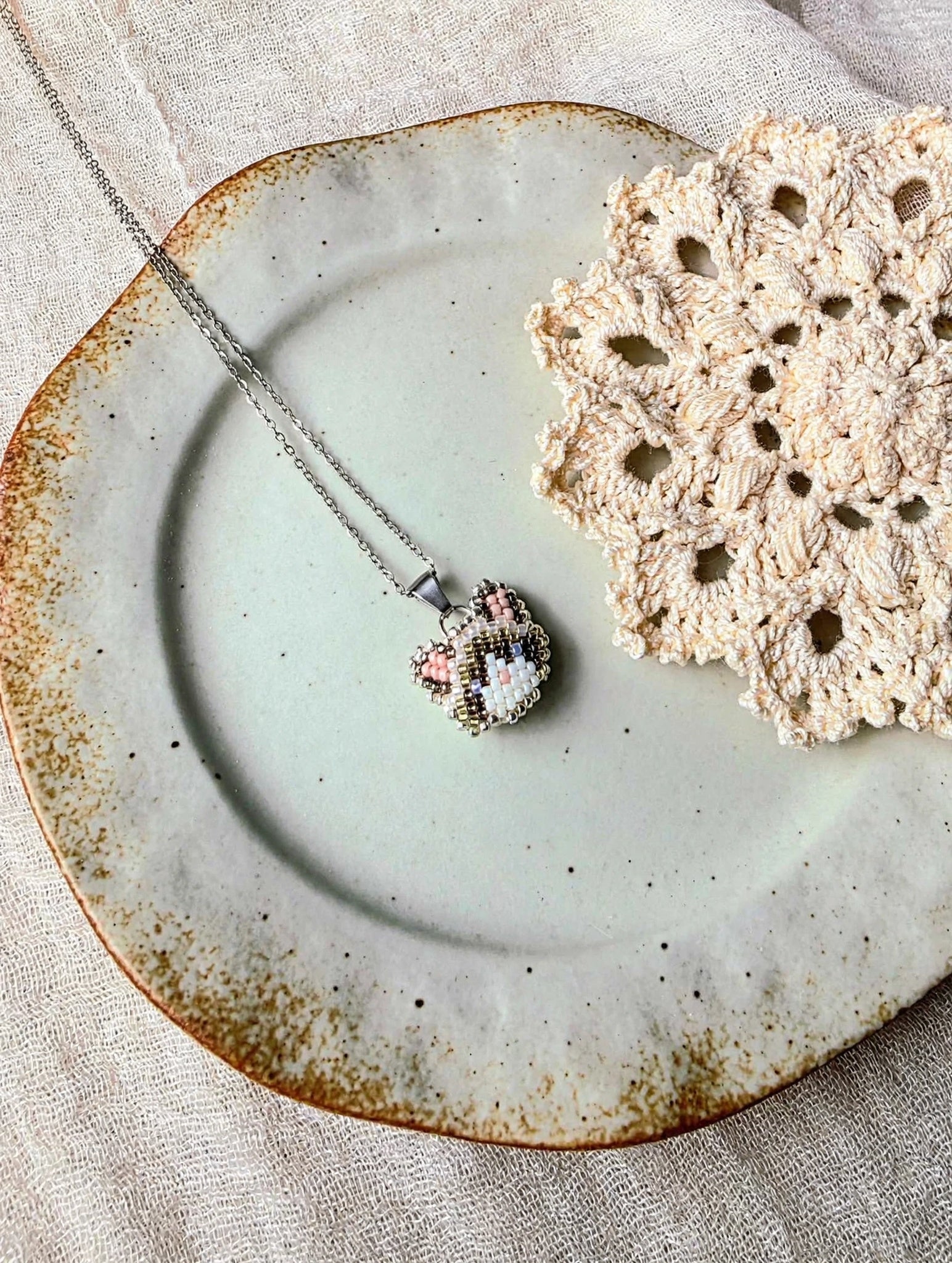 Snowshoe cat necklace in stainless steel