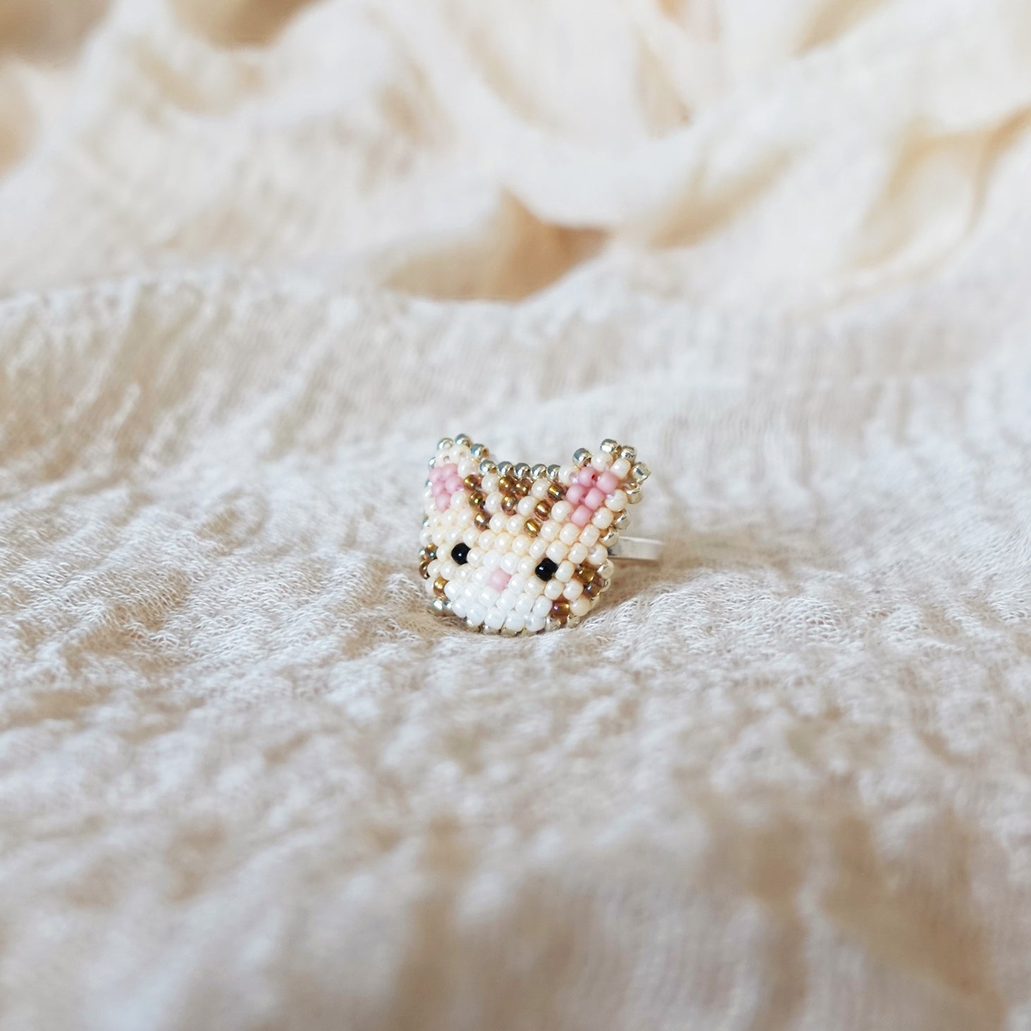 Tabby Cat Ring in Cream Right