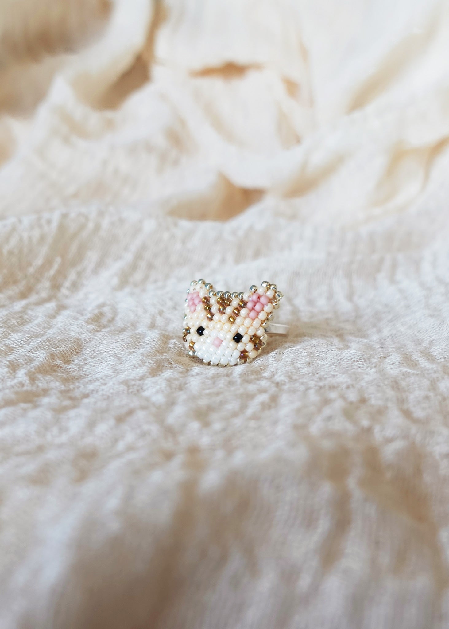 Tabby Cat Ring in Cream Right