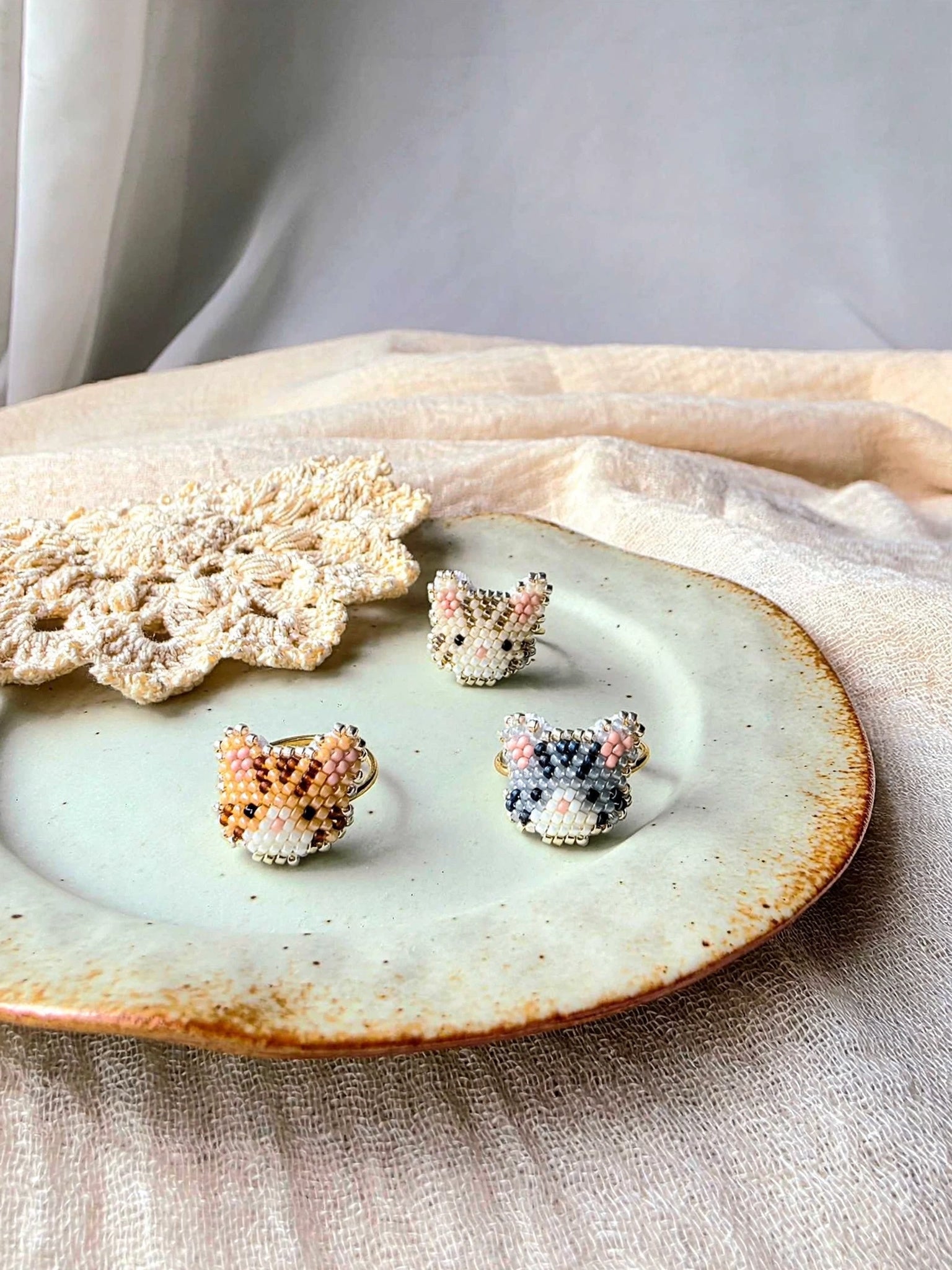 Tabby cat rings group
