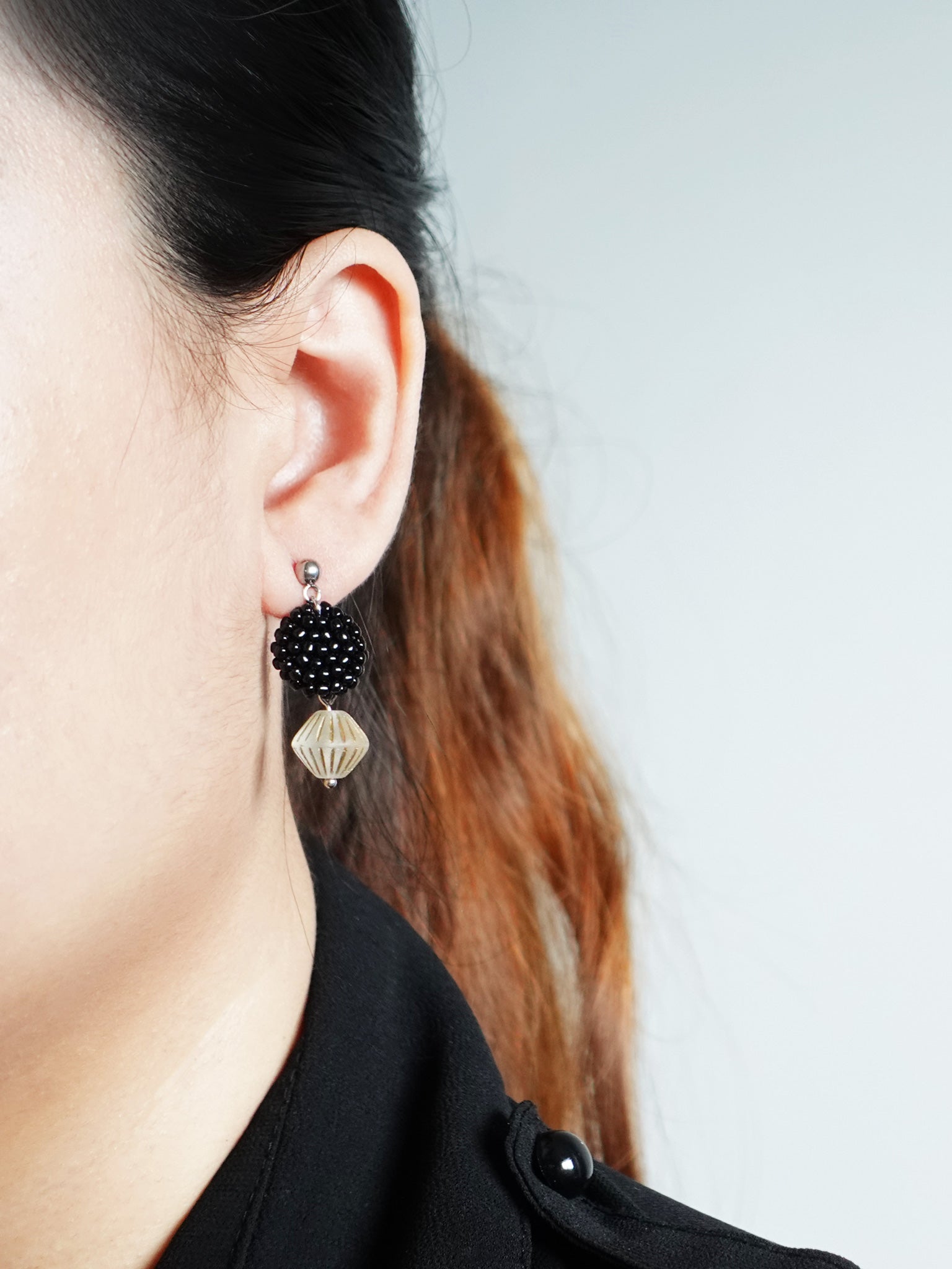 Vera Earrings in Black Model