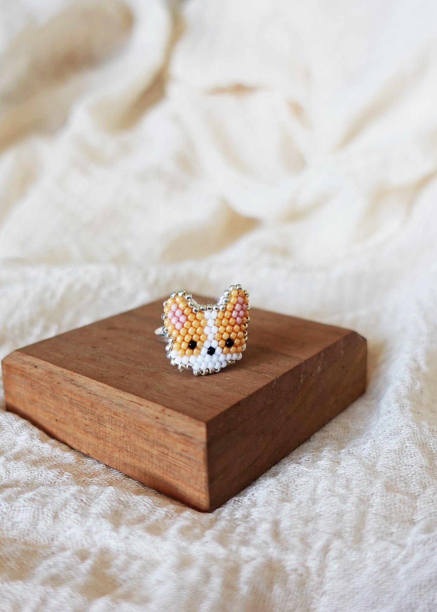 Welsh Corgi Ring Display Left