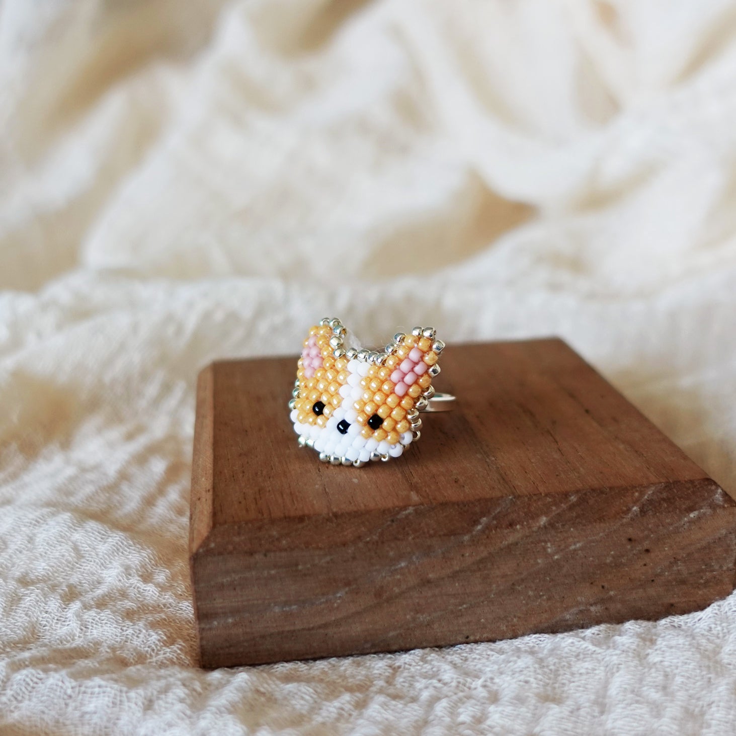 Welsh Corgi Ring Display Right