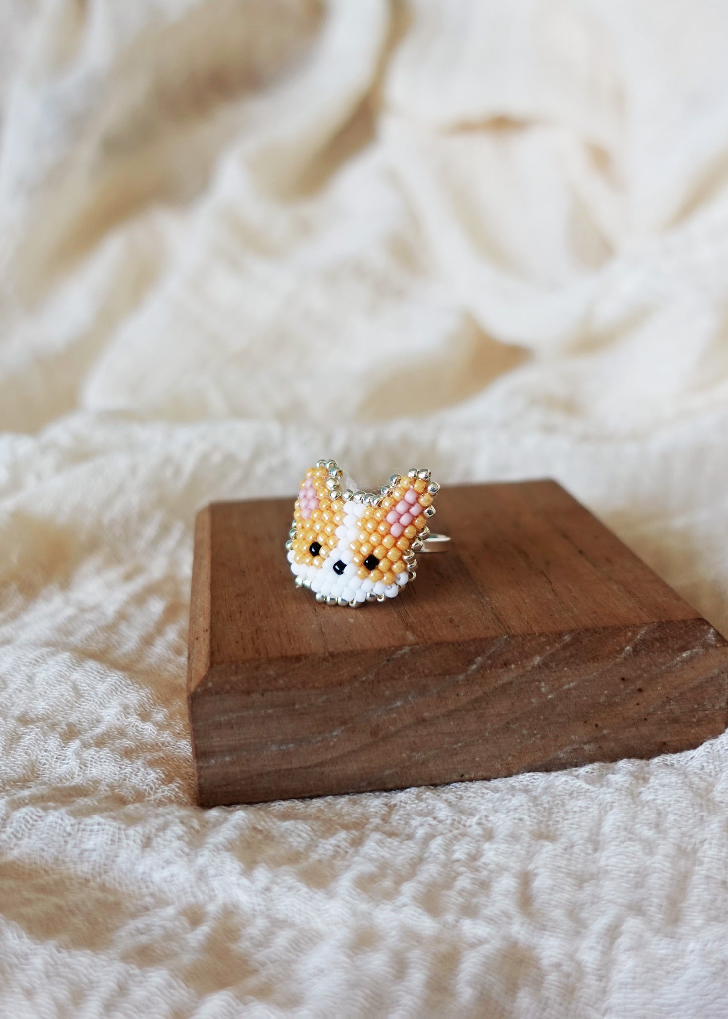 Welsh Corgi Ring Display Right