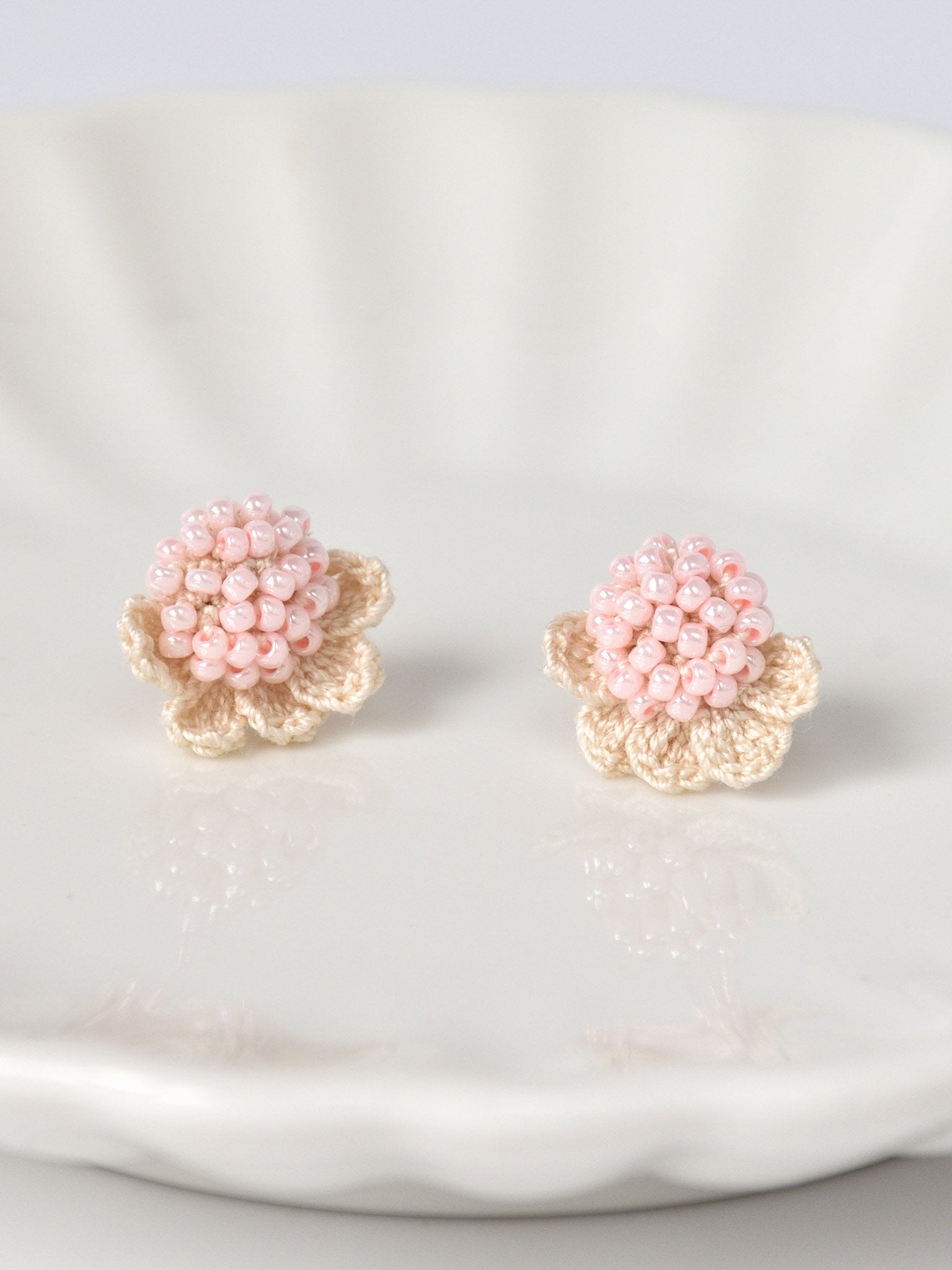 Beads Crochet Coneflower Studs in Pink Right