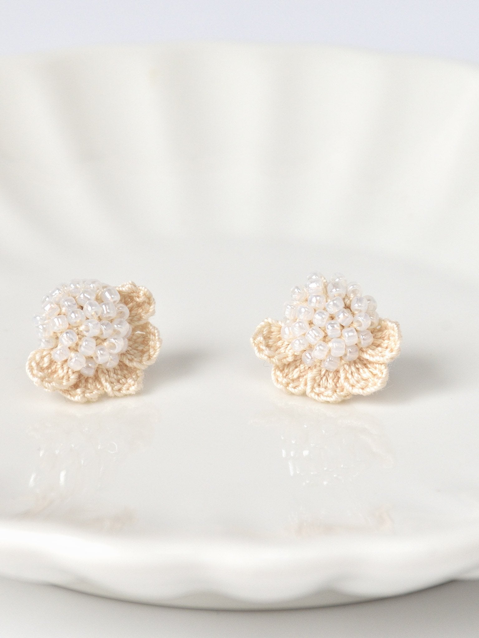 Beads Crochet Coneflower Studs in White Front