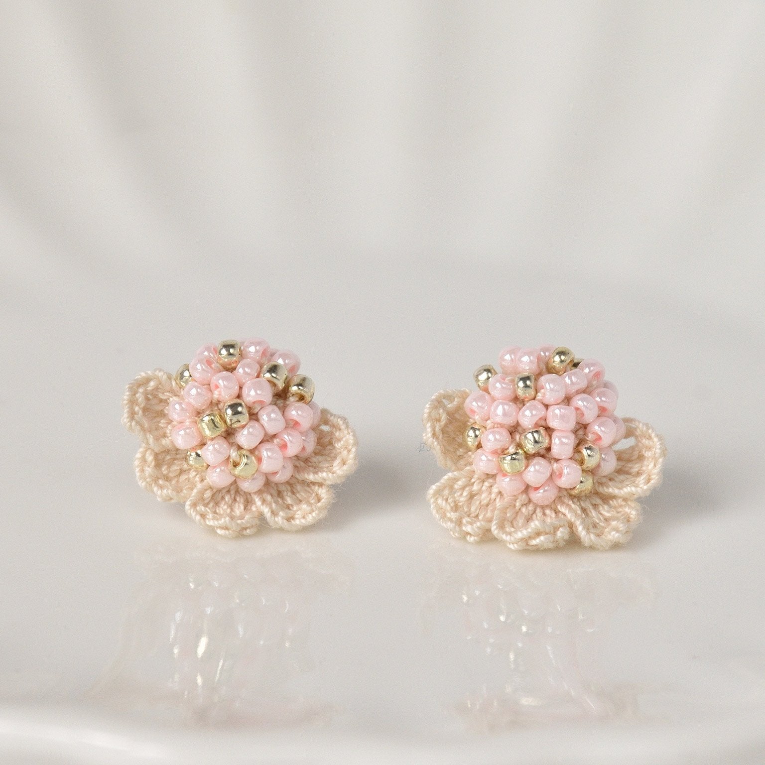 Beads Crochet Coneflower Pepper Studs in Pink Front