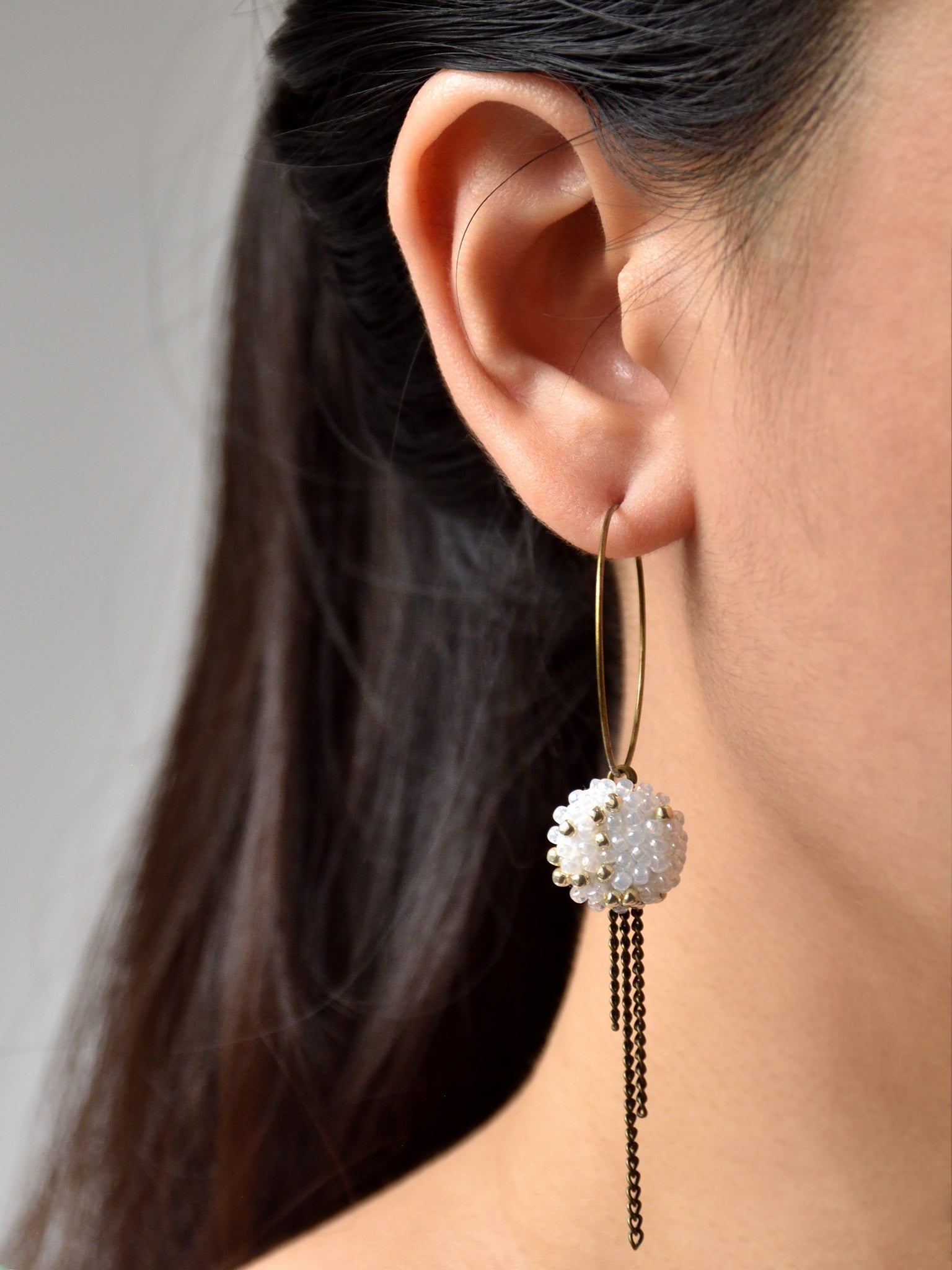 Carme Chain Fringe Hoop Earrings Model