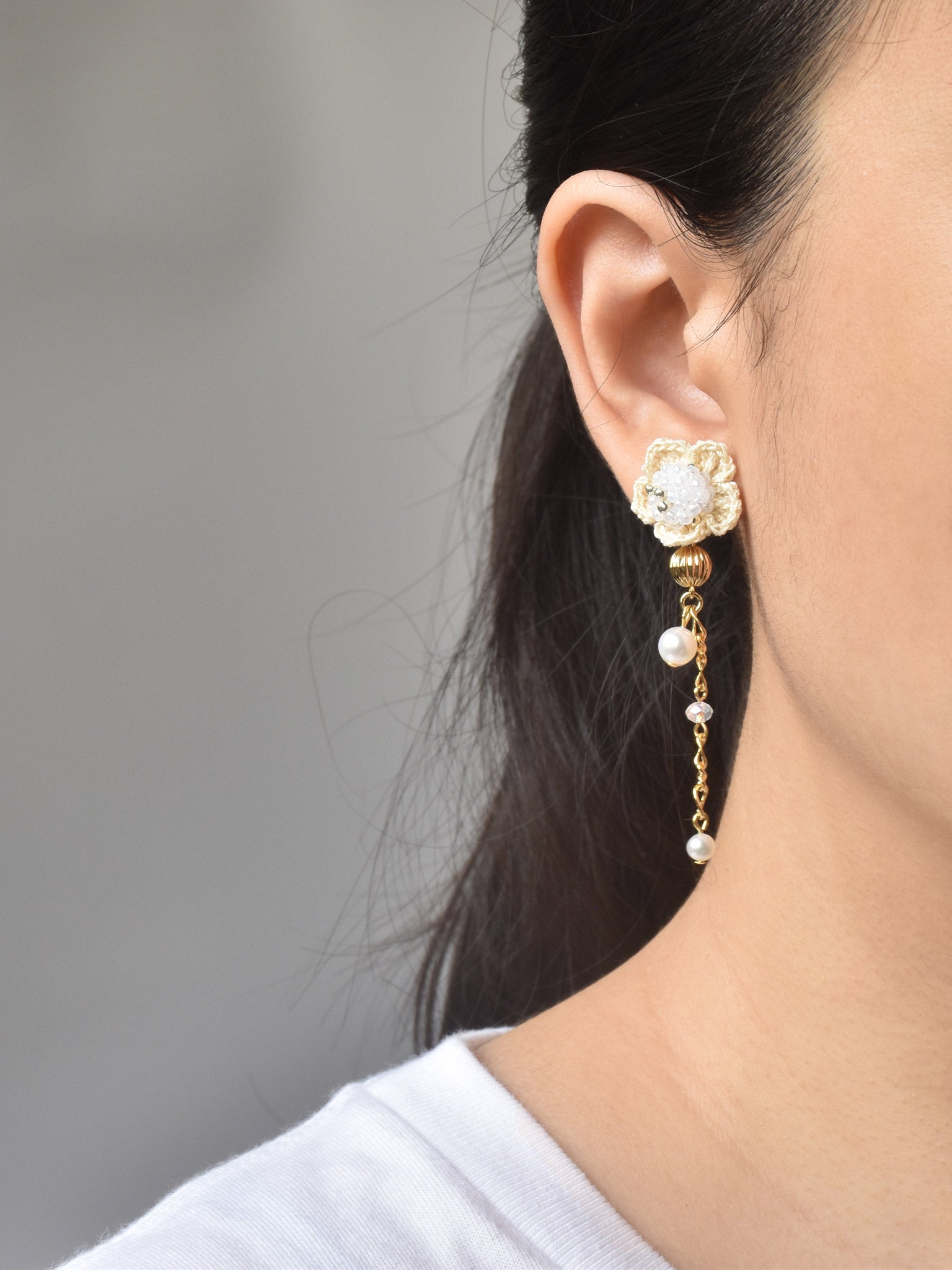 Floral Chime Earrings Model 1