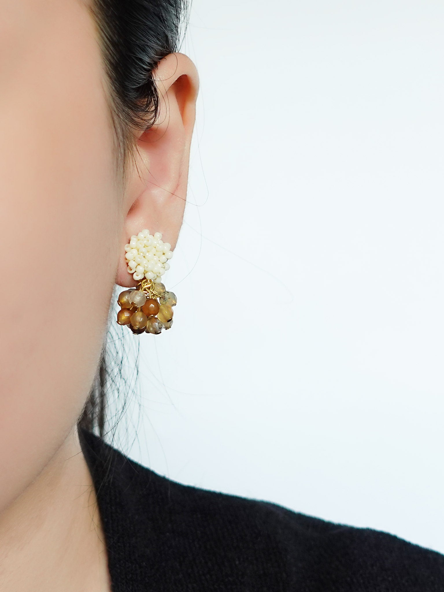 Hazel Agate Earrings Model