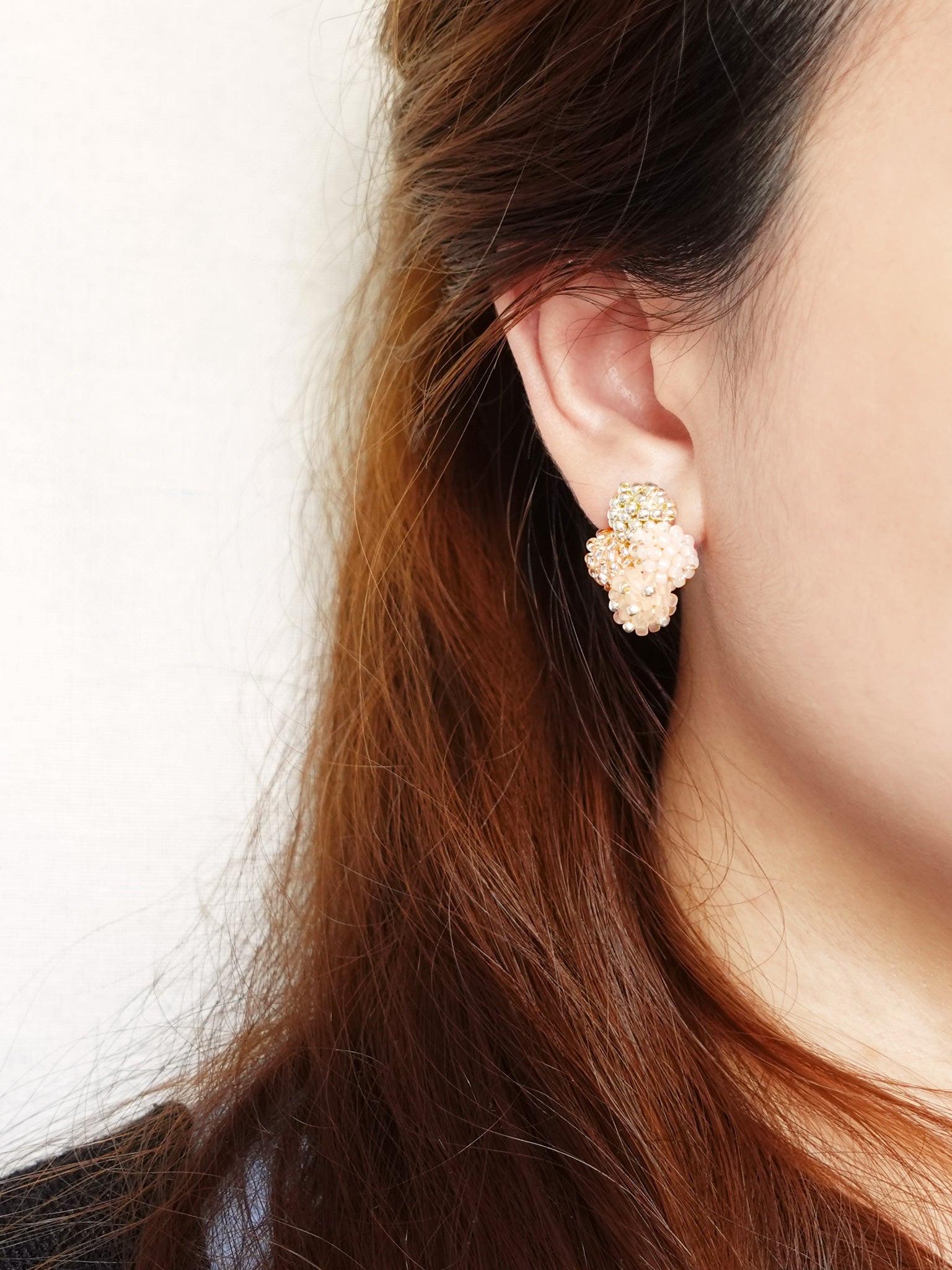 Orion Y Earrings in Peach Model