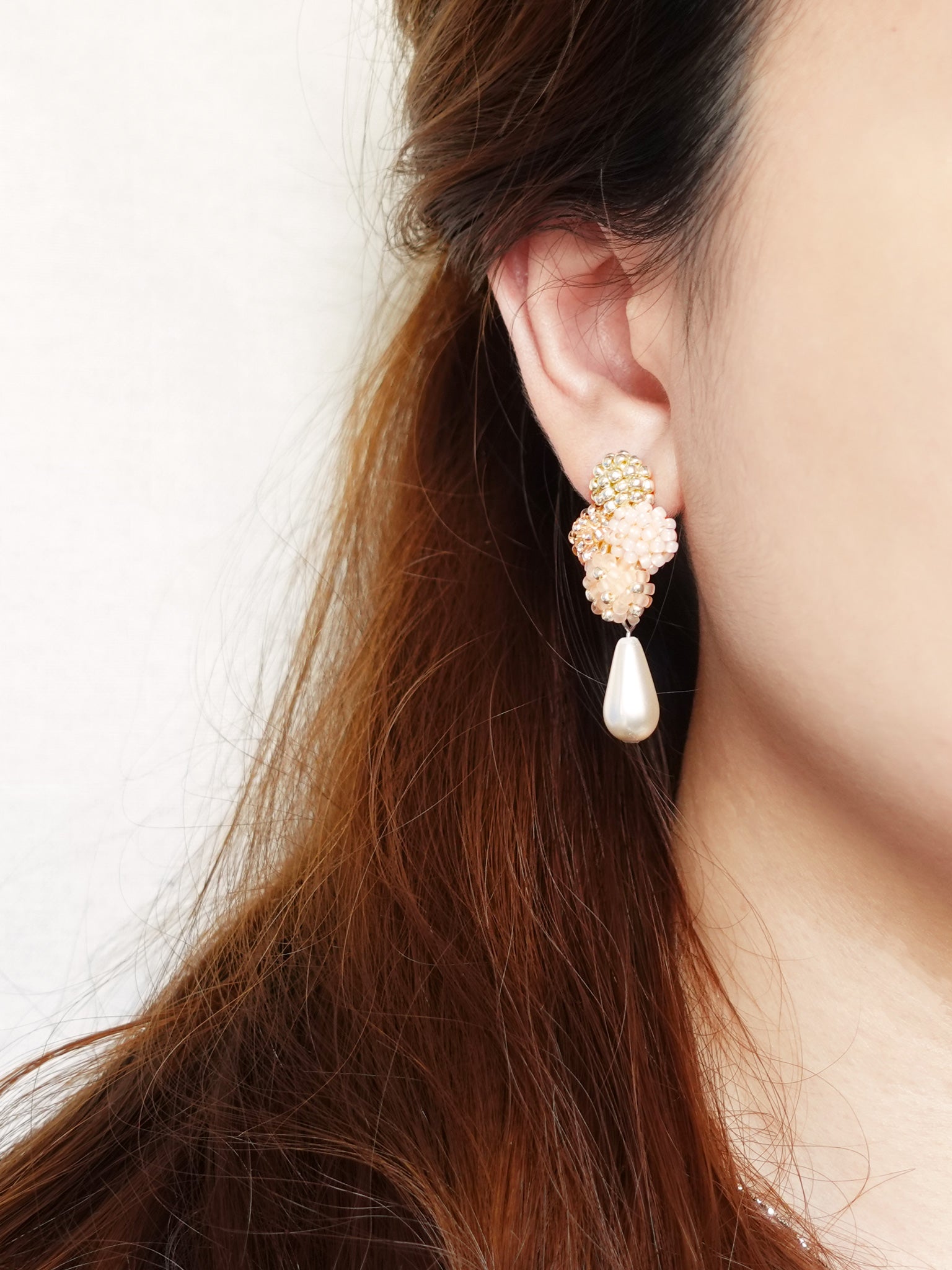 Orion Y Teardrop Earrings in Peach Model