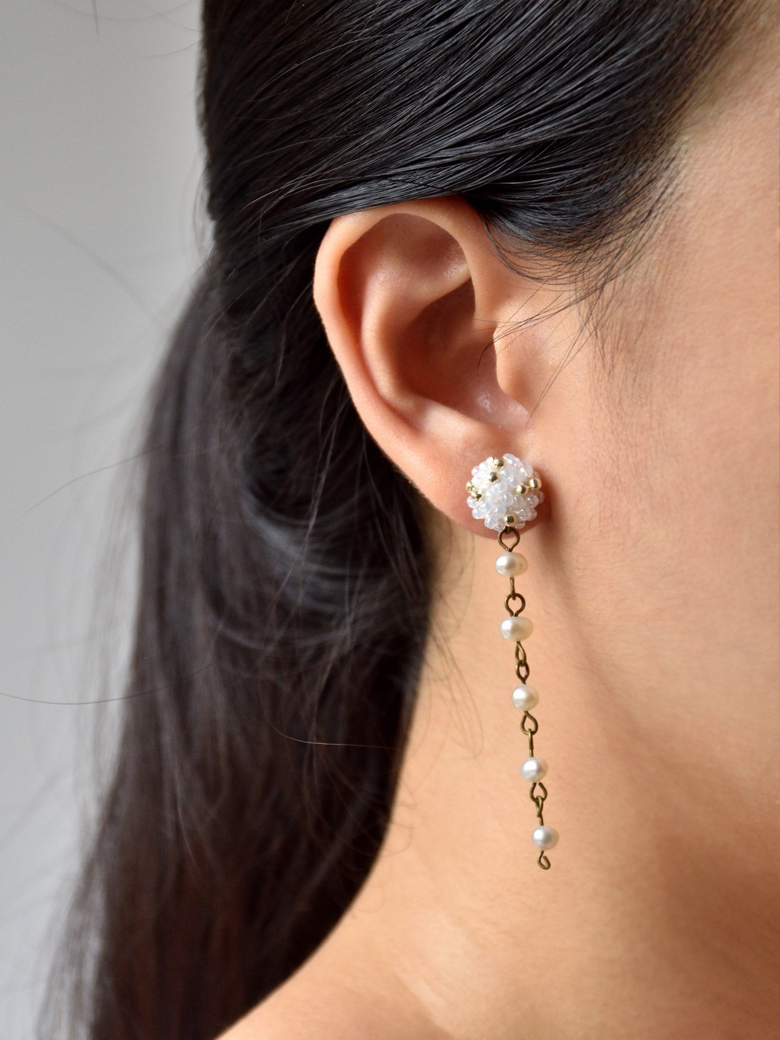 Raindrops Freshwater Pearl Chain Earrings Model