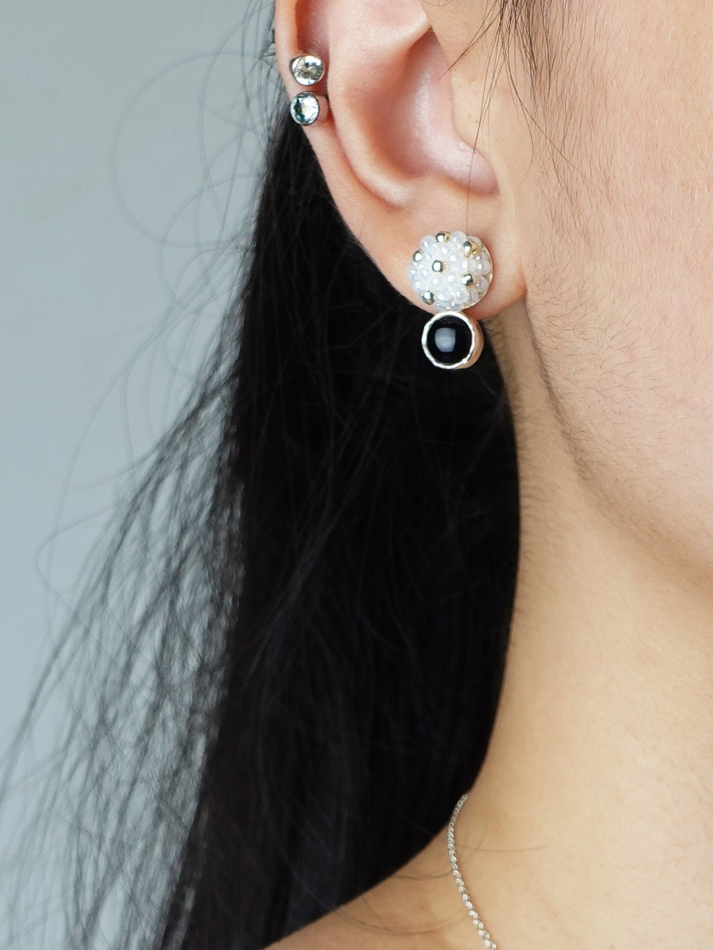 Star Dust Onyx Earrings Model