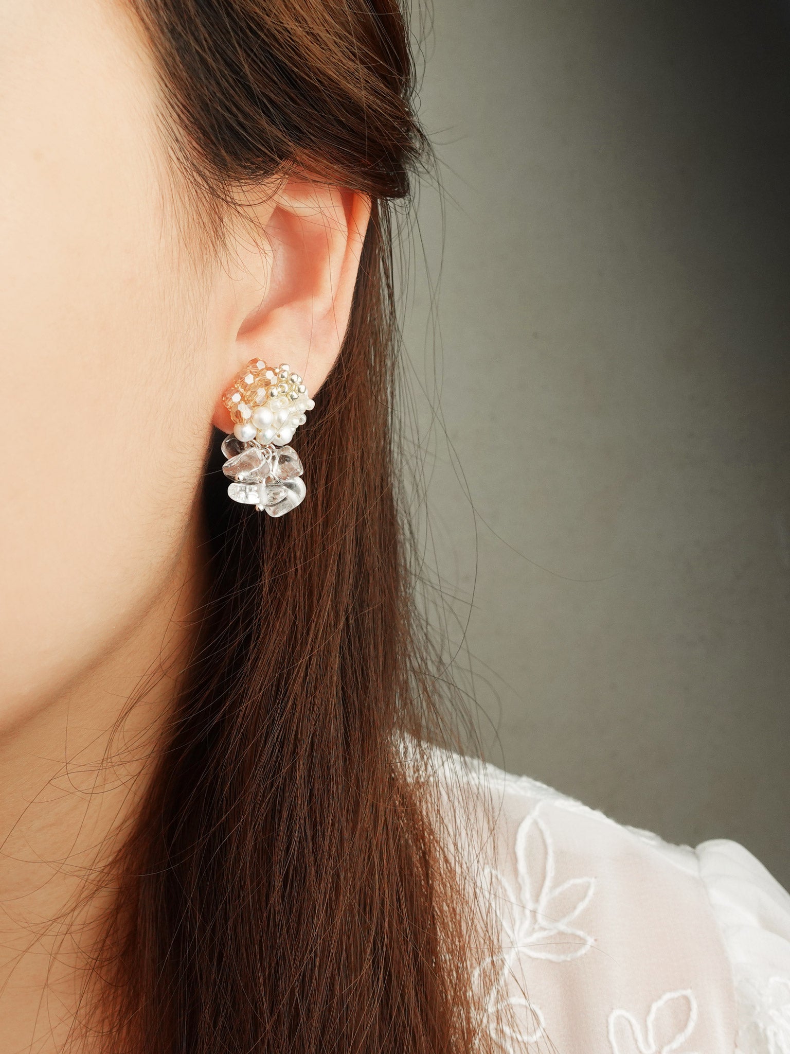 Tatiana Quartz Earrings in Gold Model