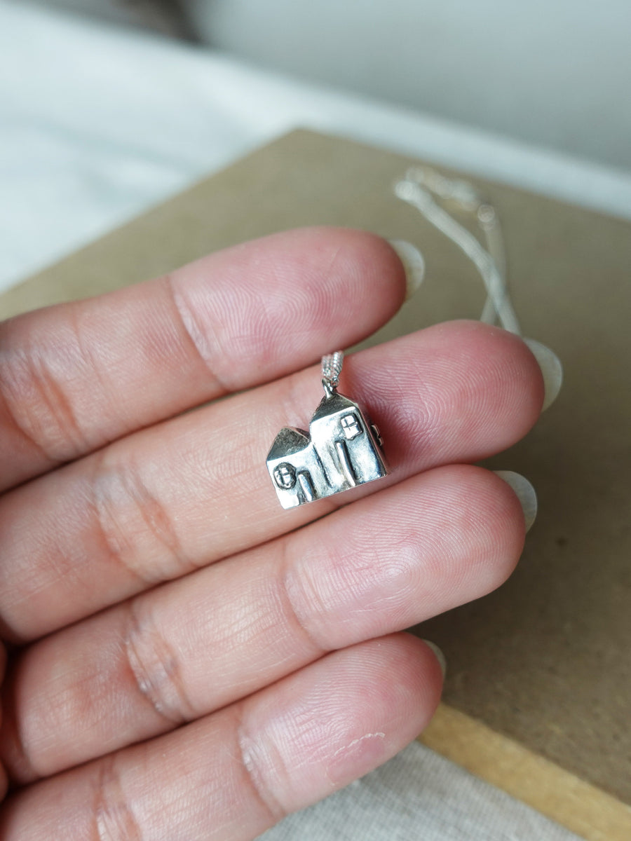 Terrace Houses Necklace III Hand
